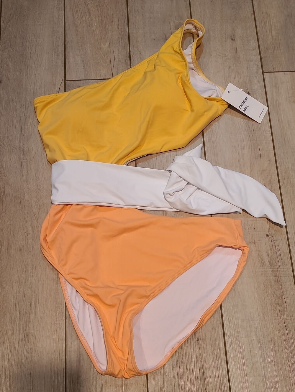 Colorblock One-Shoulder Women’s One-Piece Swimsuit in Yellow, Peach & White